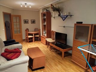 Etagenwohnung in Centro. Se vende piso en el centro de ponferrada, con buen inquilino.