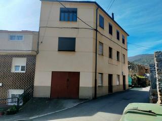 Édifice à Toreno. Edificio de tres plantas en matarrosa del sil, ideal para pisos