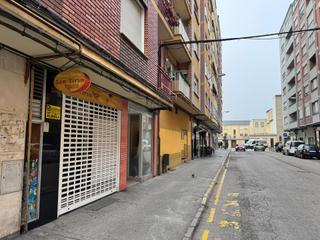 Location Local commercial à Calle obispo osmundo 6. Alquiler local comercial en zona alta ponferrada