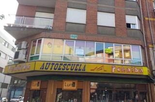Rent Office space in Centro. Alquiler oficina en el corazón de ponferrada