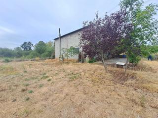 Terreno residencial en Compostilla - Columbrianos. Se vende en barcena del bierzo finca más nave