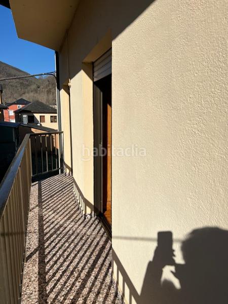 Foto cd6e77cc-0501-423f-89e5-4edacd08e4f3. Haus mit heizung parking in Vega de Valcarce