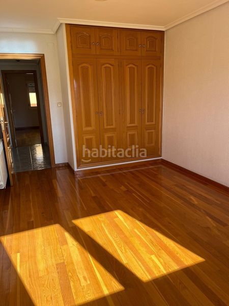 Foto 0b349f10-b8fe-4ff2-9371-43b1d3539b6a. Casa amb aparcament a Cuatro Vientos Ponferrada