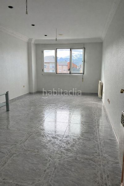 Foto 1af6f3a4-f882-49fd-bd9f-1b7b0f012f27. Casa amb aparcament a Cuatro Vientos Ponferrada