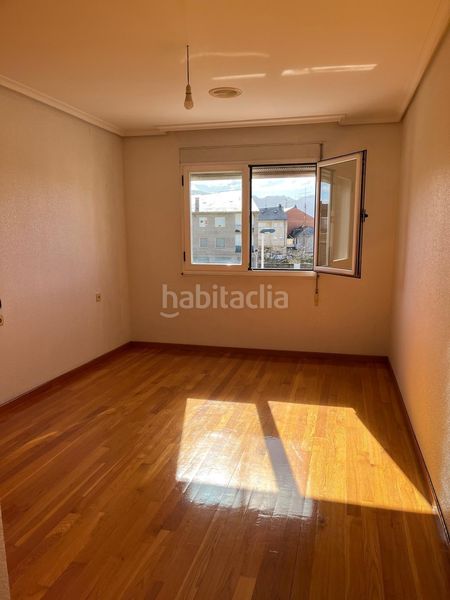 Foto 4ff1c444-888a-41ce-adb3-2d8ee89f5fc4. Casa amb aparcament a Cuatro Vientos Ponferrada