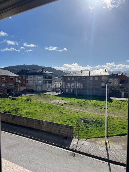 Foto f4ada4f4-43de-4d59-b3e8-810d7a76db52. Casa amb aparcament a Cuatro Vientos Ponferrada