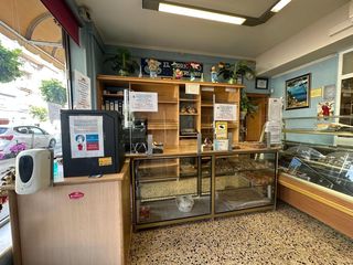 Business premise in Flores de Sil - La Placa. Venta local comercial con negocio en funcionamiento.