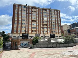 Pis a Zona Alta. Venta amplio y luminoso piso en ponferrada