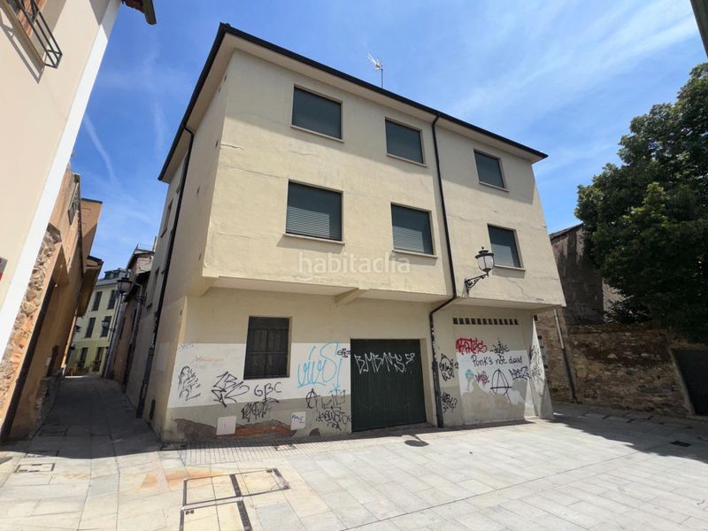 Foto d4fbd9e8-ed57-4519-9d63-8a76e4987657. Edifici a Zona Alta Ponferrada
