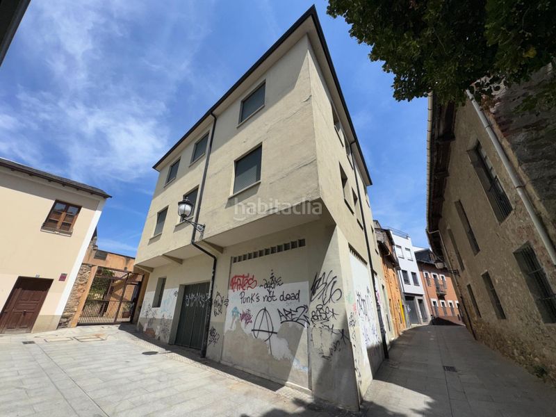 Foto ea5099c9-53ed-4a92-bbdf-1bef0727a5e9. Edifici a Zona Alta Ponferrada