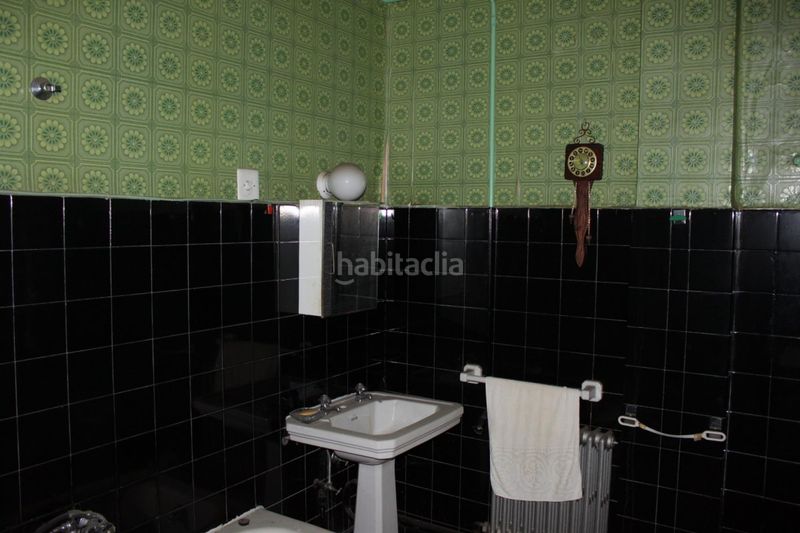 Foto 0cd1a9d6-9bc0-460d-918c-a54af20f753b. Edifici a Cacabelos