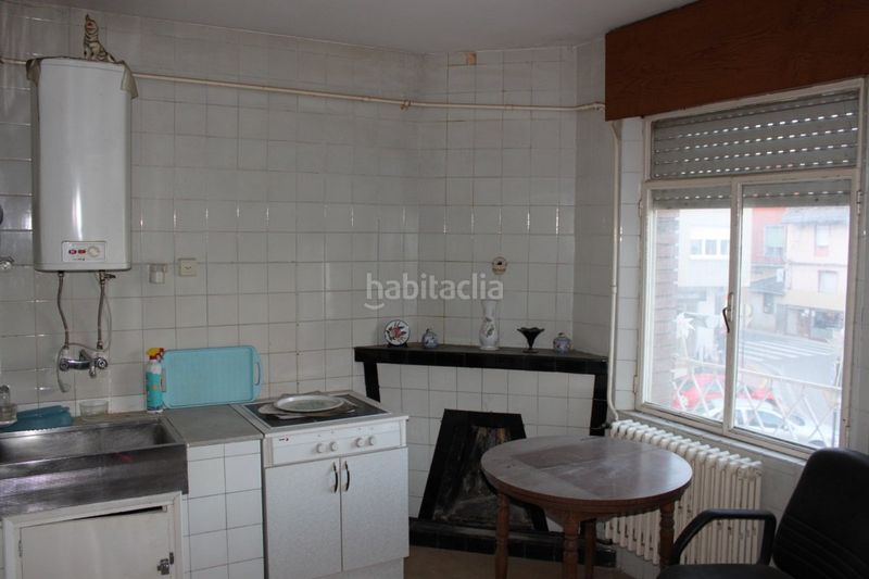 Foto 5ea512c8-665a-46b0-a1ab-e00e82da3afe. Edifici a Cacabelos