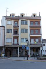 Gebäude in Cacabelos. 3 pisos en venta en el mismo edificio para reformar en cacabelos