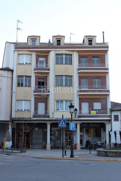 Foto c1389668-1132-4782-aca0-e9f4ed0e0ea4. Edifici a Cacabelos