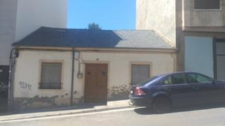 Mas à Zona Alta. Casa con terreno en la zona alta en ponferrada