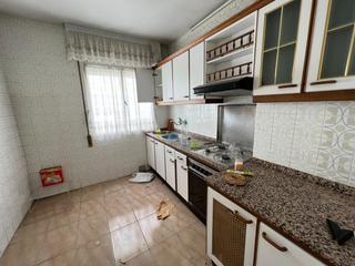 Appartement à Flores de Sil - La Placa. Piso en la zona temple de embargo