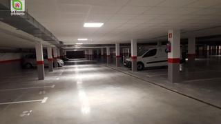 Aparcament cotxe a Estación. Plaza de parking en garaje reformado