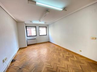 Miete Büro in Centro. Oficina de alquiler en el centro