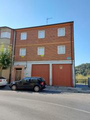 Maison à Zona Alta. Casa en venta al lado del hospital de la reina detras del castil