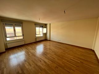 Duplex en Travesa travesia  espaa 3. Dplex nuevo en el centro de ponferrada con garaje y dos puertas
