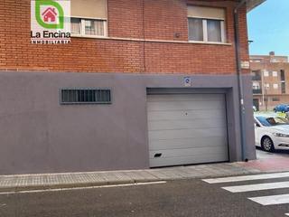 Aparcament cotxe a Pizarrales. Plaza de garaje coche pequeño