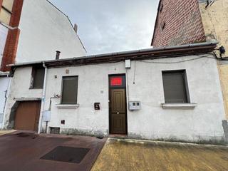 Maison à Calle teruel 35. Casa con amplio patio en zona la cemba, ponferrada