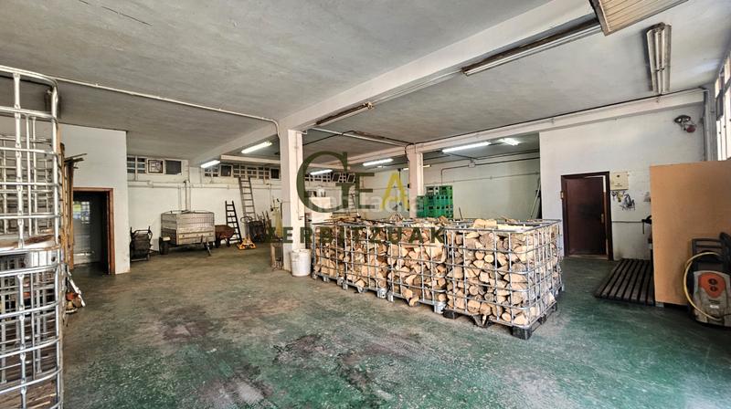 Foto 1b9cb6aa-5a1b-48a4-b775-7643b0724290. Bâtiment à usage industriel dans Aduna