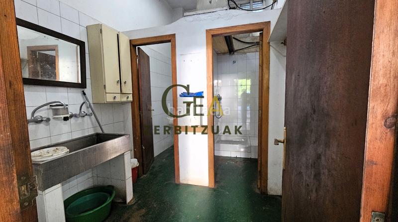 Foto b0365ae4-5a5f-47c2-a189-c588d4d5e565. Bâtiment à usage industriel dans Aduna