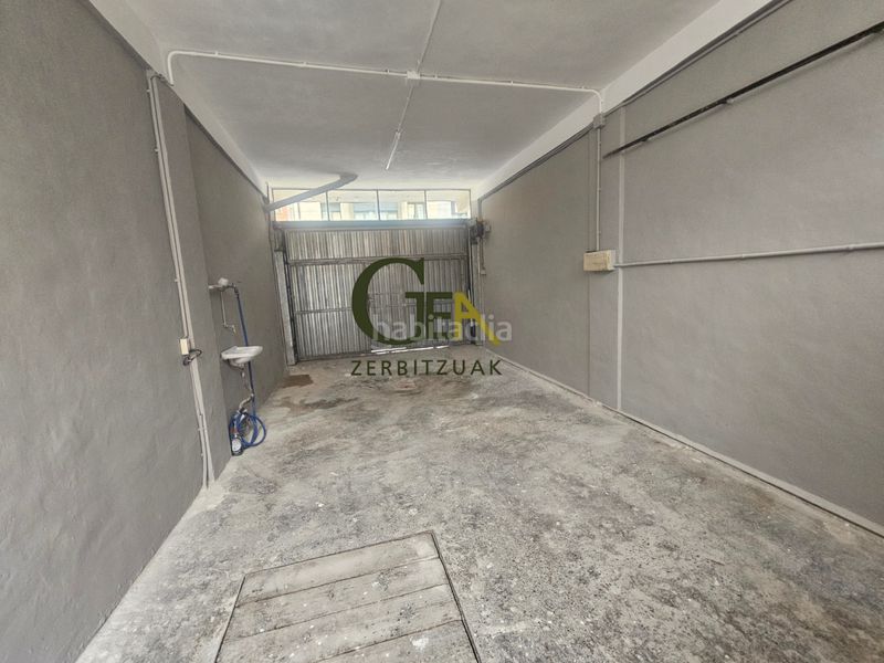 Foto 5e367de7-e125-498e-b670-f7fa4b6c3e23. Aparcament cotxe a Villabona