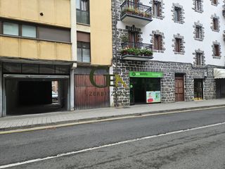 Car parking in Villabona. Se vende amplio garaje en el centro – 32 m²