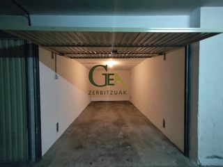 Parking voiture à Villabona. Venta de garaje cerrado