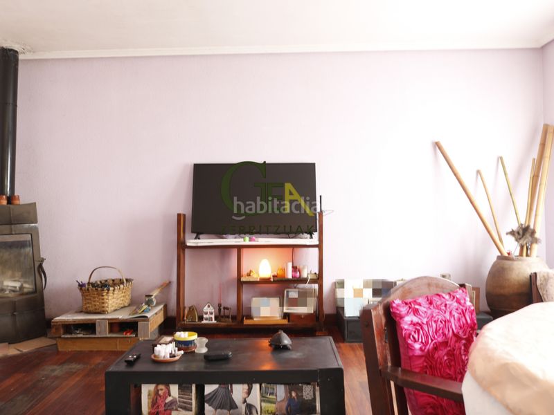 Foto 6e51e971-3760-4148-a2a1-796e6ebe4b04. Casa aparellada amb xemeneia calefacció a Alkiza