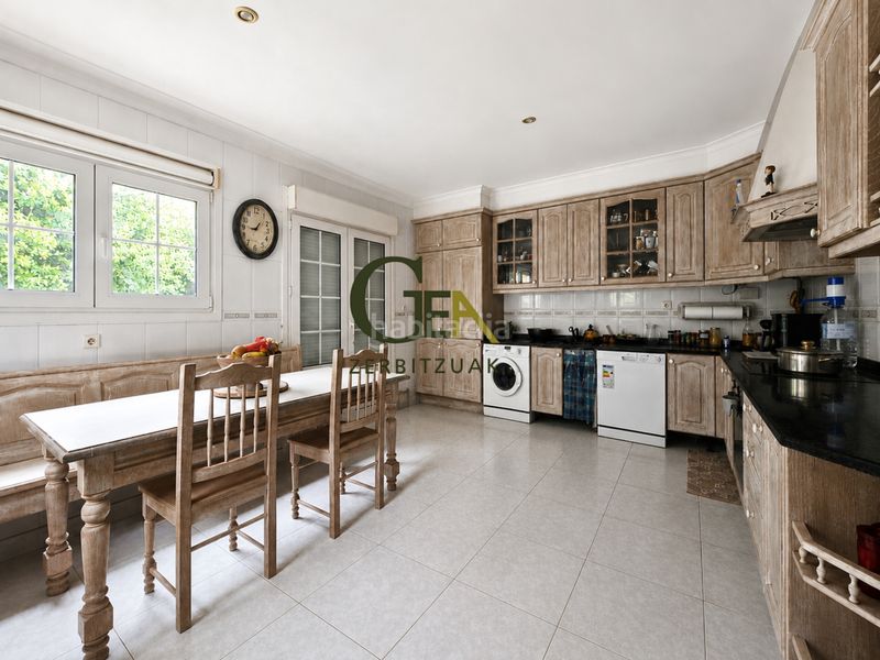 Foto 771ec8f9-27b4-4bfe-b6e6-7e4584c8a786. Casa aparellada amb xemeneia calefacció a Alkiza