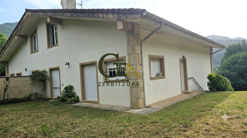 Foto 7a5413ec-0c25-4249-9457-142882f35043. Casa aparellada amb xemeneia calefacció a Alkiza