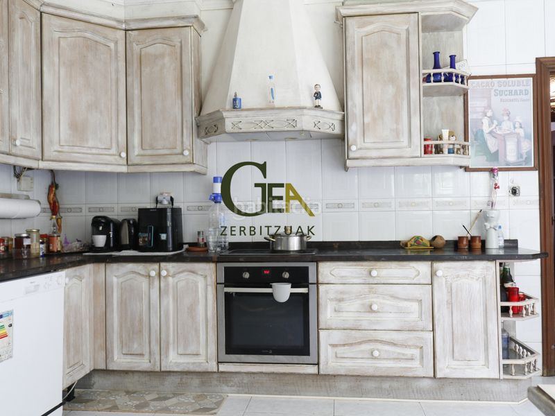 Foto 86b3c82e-3117-4c65-9d26-2a62e8b8a9b9. Casa aparellada amb xemeneia calefacció a Alkiza
