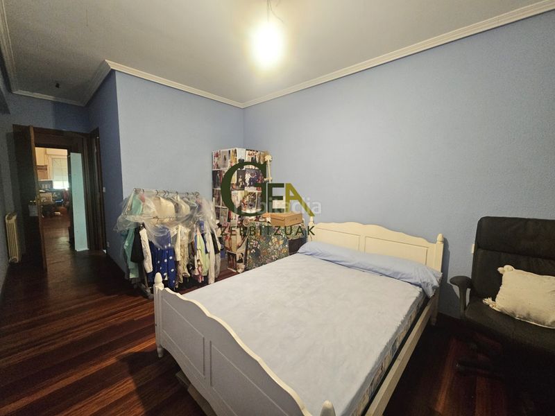 Foto ac4e4358-bade-4f4b-b3eb-16996ec56fe1. Casa aparellada amb xemeneia calefacció a Alkiza