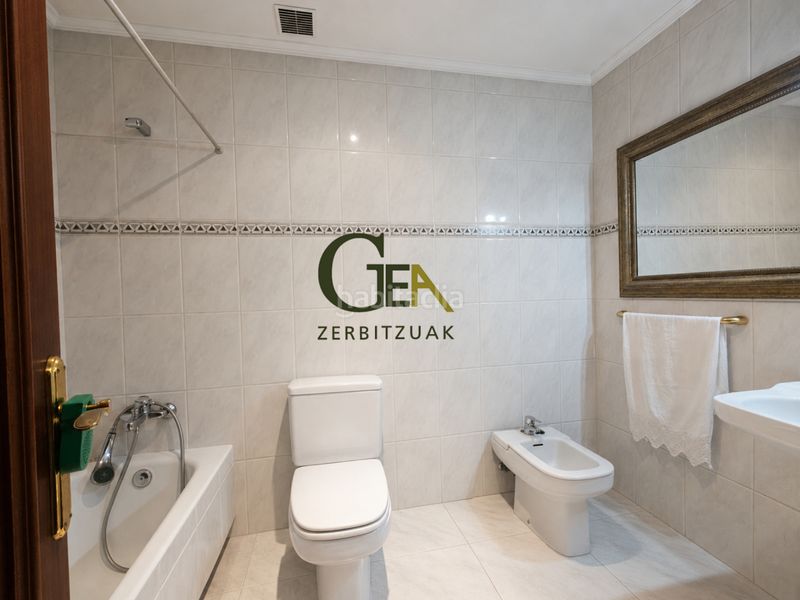 Foto c11d24ec-76a3-4d73-980b-fc0d2603e338. Casa aparellada amb xemeneia calefacció a Alkiza