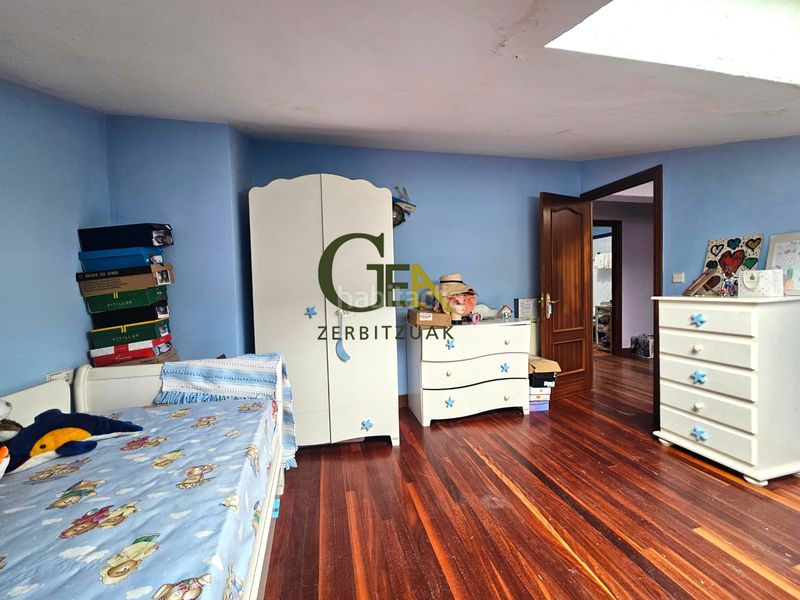 Foto d4c37eb4-11de-4b07-9482-0df53e2137d5. Casa aparellada amb xemeneia calefacció a Alkiza