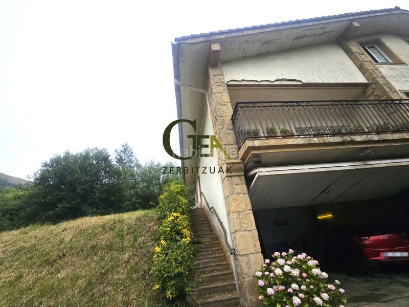 Foto f5504aa7-c21e-412f-89b8-1ca641e8a469. Casa aparellada amb xemeneia calefacció a Alkiza