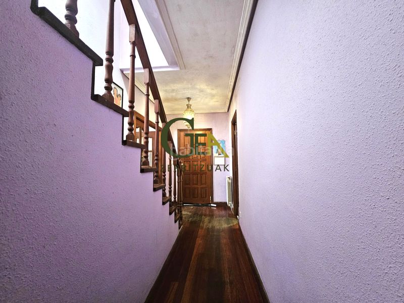 Foto fb55cddf-238a-4bb0-b82e-bb3d8a2dc958. Casa aparellada amb xemeneia calefacció a Alkiza