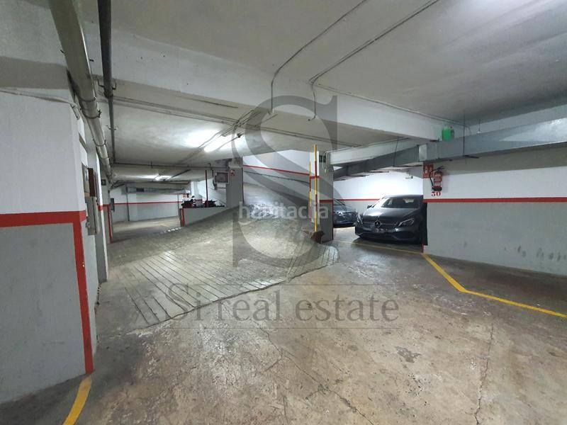 Foto 3f7f639f-b9b7-4f1e-a10b-3c72f6762ffe. Autoparkplatz in Navas Barcelona