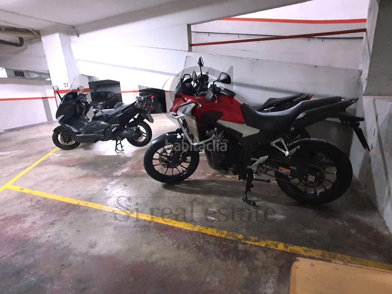 Foto f266fe5e-75cd-4bcb-a719-5f91ffc9ecdc. Autoparkplatz in Navas Barcelona