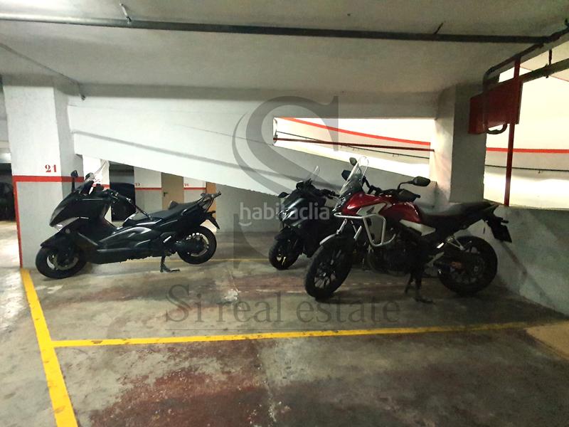 Foto f6900b58-c968-4550-8081-4bdd669e217a. Autoparkplatz in Navas Barcelona