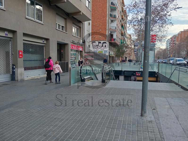 Foto b59e79a1-62c2-4772-80f4-8fb521e554fd. Car parking in Navas Barcelona