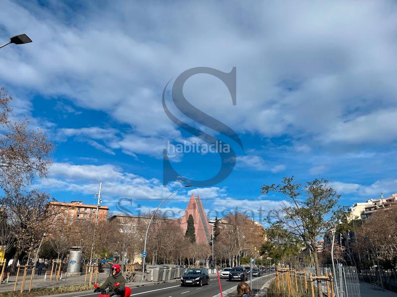 Foto d8a660ef-b0cc-4e48-8c46-6b5e968d011d. Car parking in Navas Barcelona