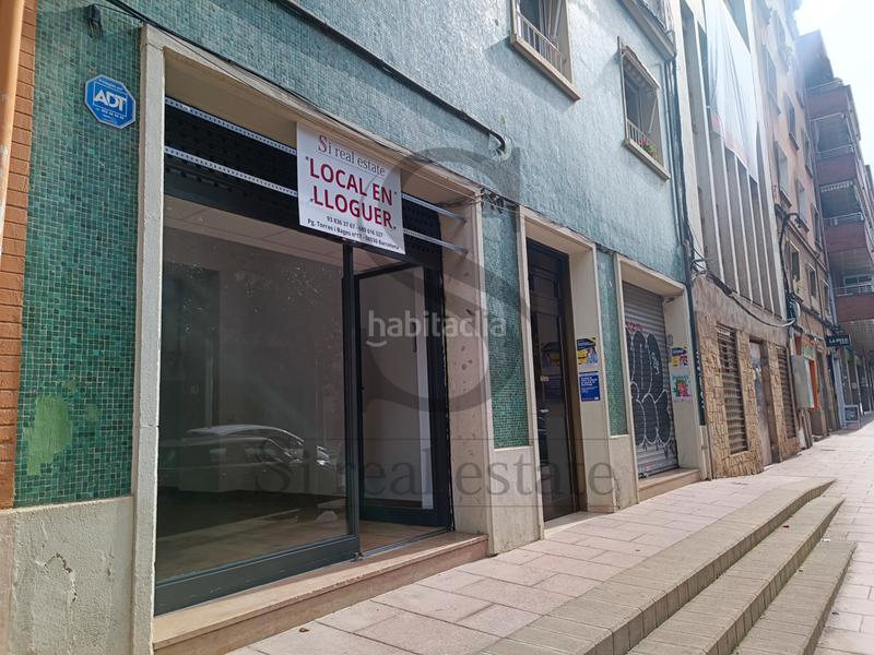 Foto f99d1942-557b-41b1-bfd9-583ac83b728b. Rent business premise in carrer de vèlia 50 in Porta Barcelona