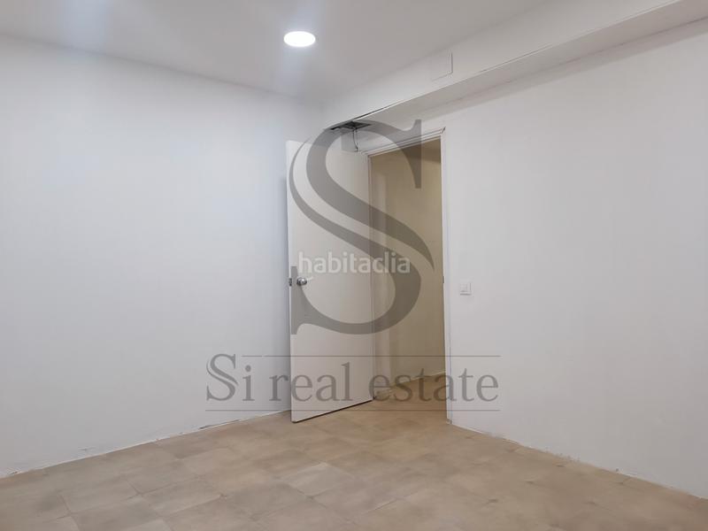 Foto b4b438a9-93cd-49a2-a765-75ae1de27bbb. Lloguer local comercial a carrer de vèlia 50 a Porta Barcelona