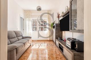 Appartement  Carrer de la indústria. Inmejorable ubicación - amplio y reformado - 4 habitaciones - ex