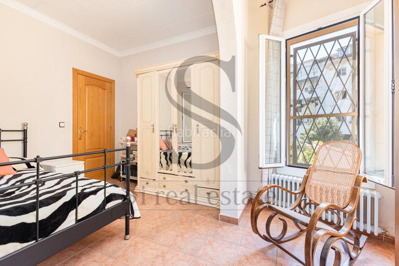 Foto 52f5fb38-0c65-4f27-9139-ea23b3ad7a51. Casa amb aparcament a Centre Santa Coloma de Gramenet
