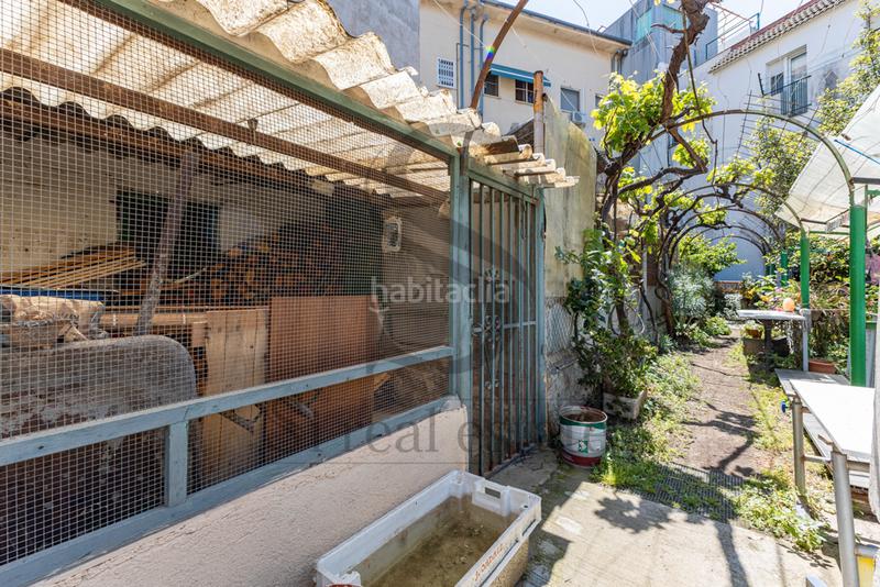 Foto 6a65e07d-4c2b-43b5-9985-2d83234c91ae. Casa amb aparcament a Centre Santa Coloma de Gramenet
